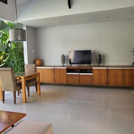 Pradha Villas Seminyak Exterior photo