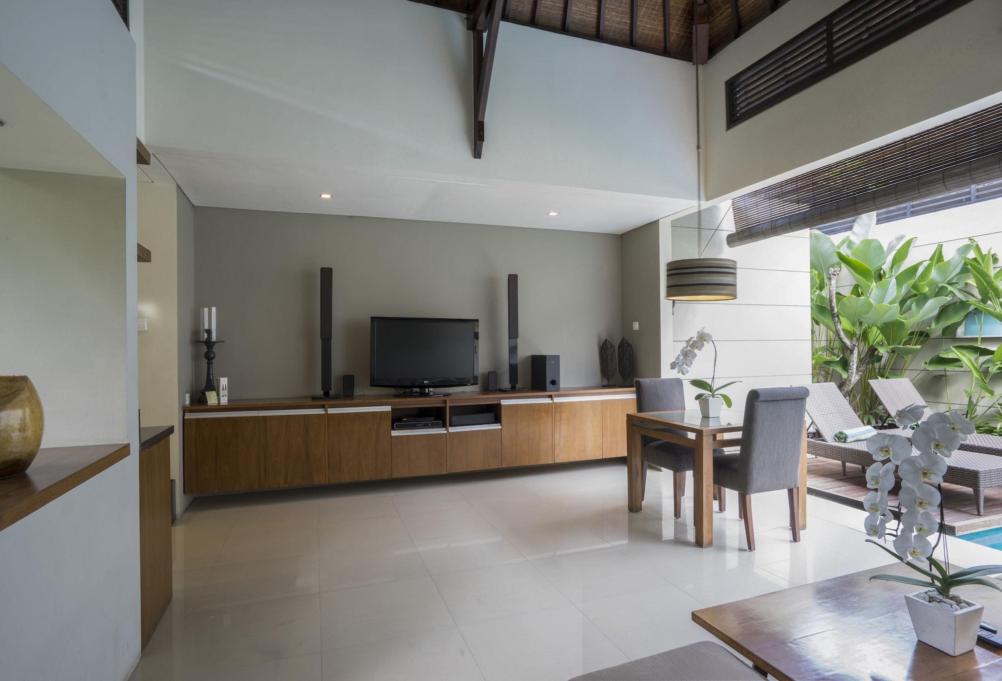 Pradha Villas Seminyak Exterior photo