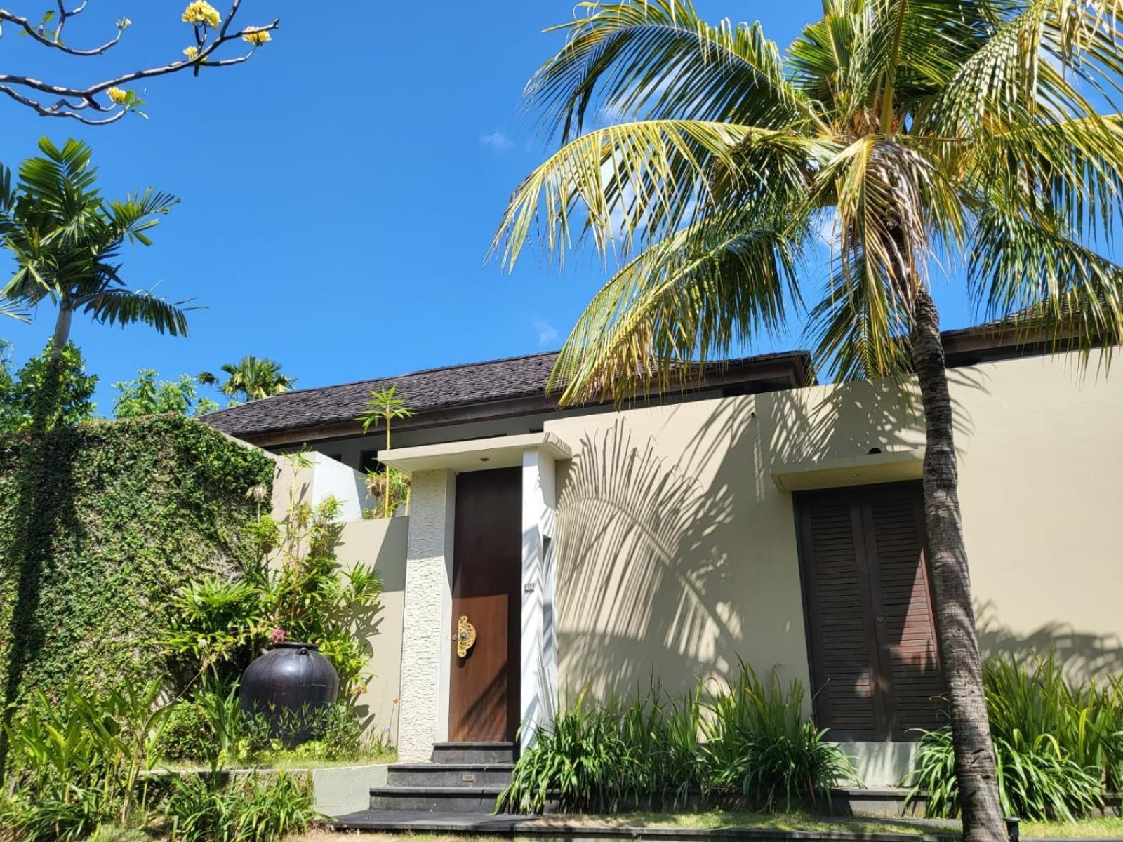 Pradha Villas Seminyak Exterior photo