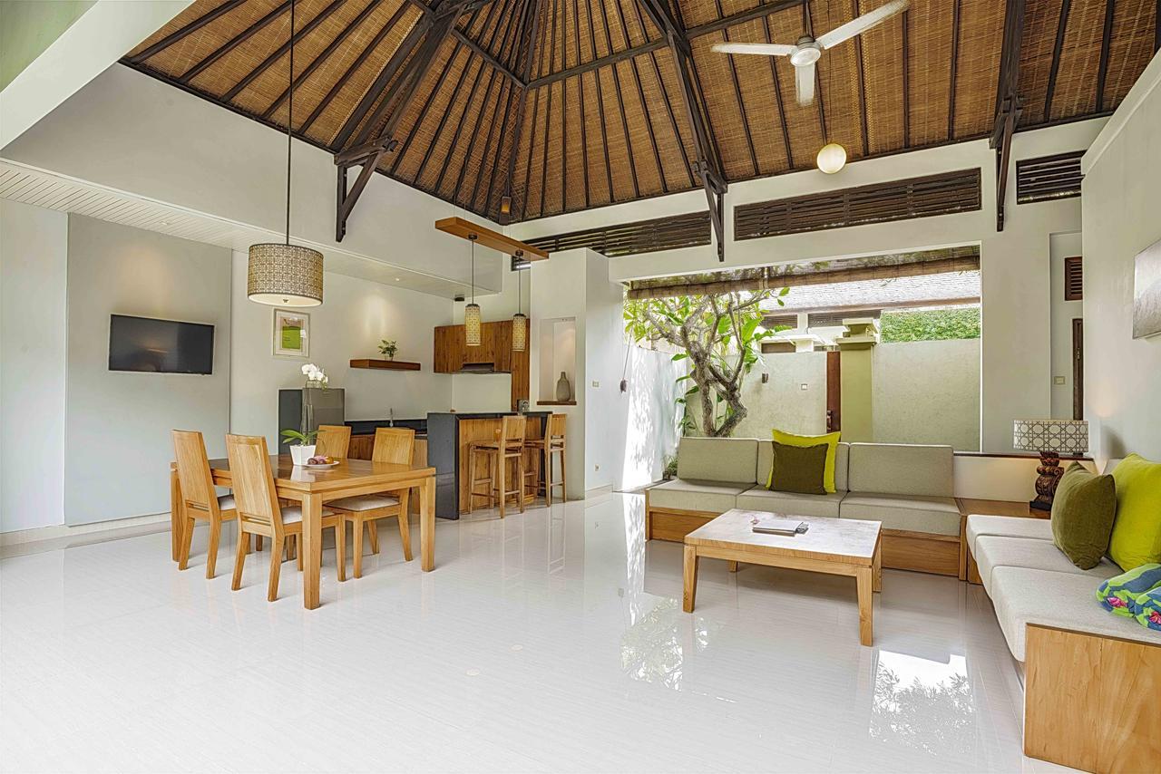 Pradha Villas Seminyak Exterior photo